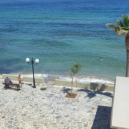 Chrysa's House In Front Of The Sea Апартаменты *