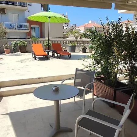Chrysa's House In Front Of The Sea Апартаменты *